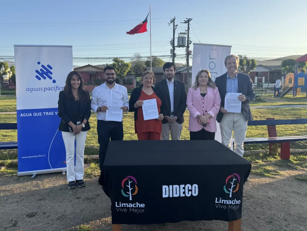 Autoridades, vecinos y Aguas Pacífico firman convenio para mejorar calle en Limache