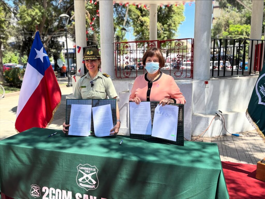 Alcaldesa Carmen Castillo entrega motocicletas a Carabineros de San Felipe.
