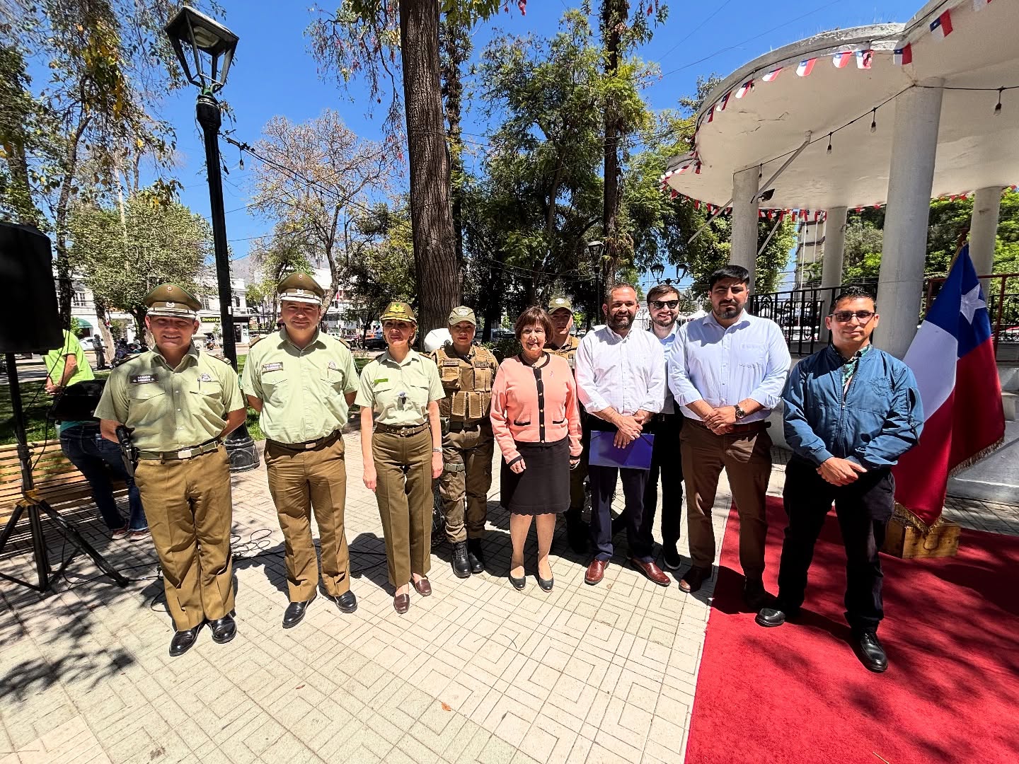 Alcaldesa Carmen Castillo entrega motocicletas a Carabineros de San Felipe.