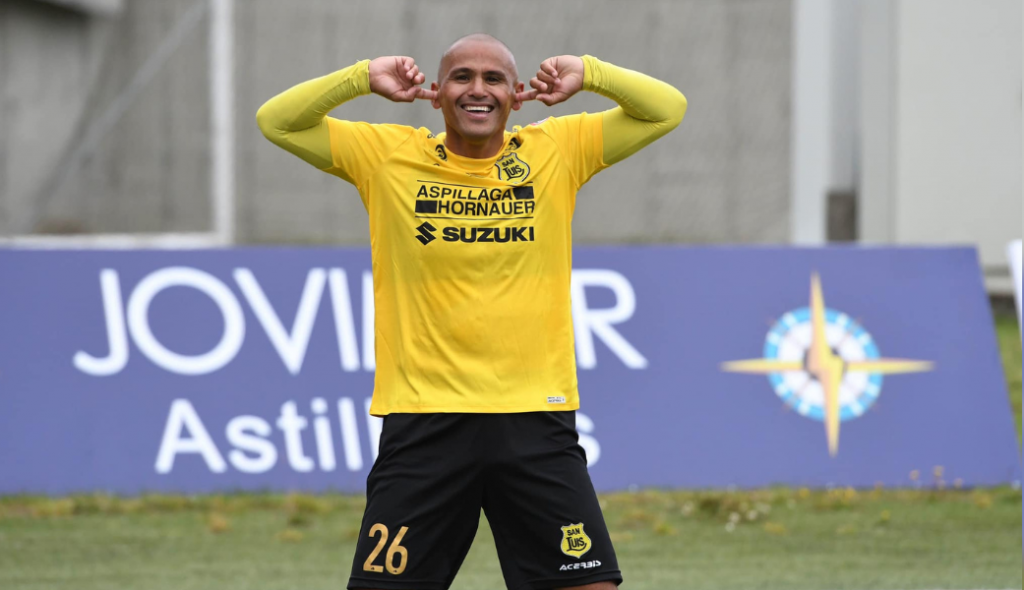 Humberto “Chupete” Suazo anuncia su retiro del fútbol profesional tras jugar con San Luis de Quillota.