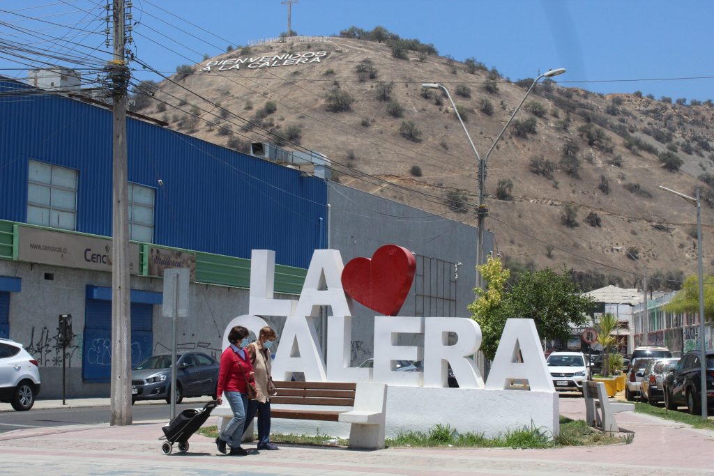 Vecinos del sector Padre Hurtado celebran la factibilidad del proyecto de agua potable y alcantarillado.