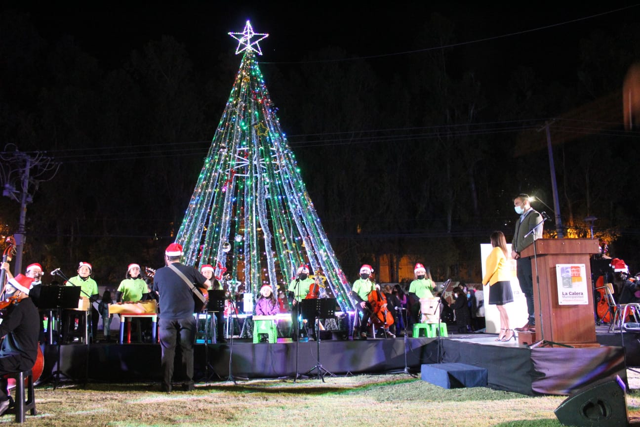 La Calera invita a las familias a participar del encendido oficial del árbol de Navidad este jueves 4 de diciembre en los Jardines Municipales, con una velada llena de luces, música y espíritu comunitario.