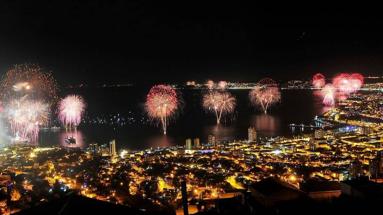 Valparaíso recibirá el 2026 con fuegos artificiales y un gran espectáculo musical en Plaza Sotomayor.