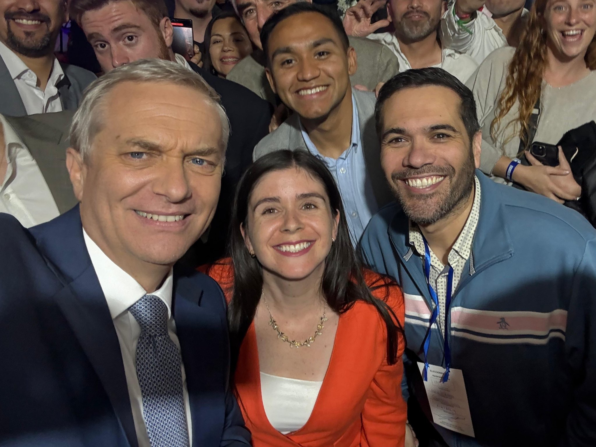 La diputada Chiara Barchiesi celebró la victoria de José Antonio Kast, destacando que Chile inicia una nueva etapa y agradeciendo a los ciudadanos por su apoyo.