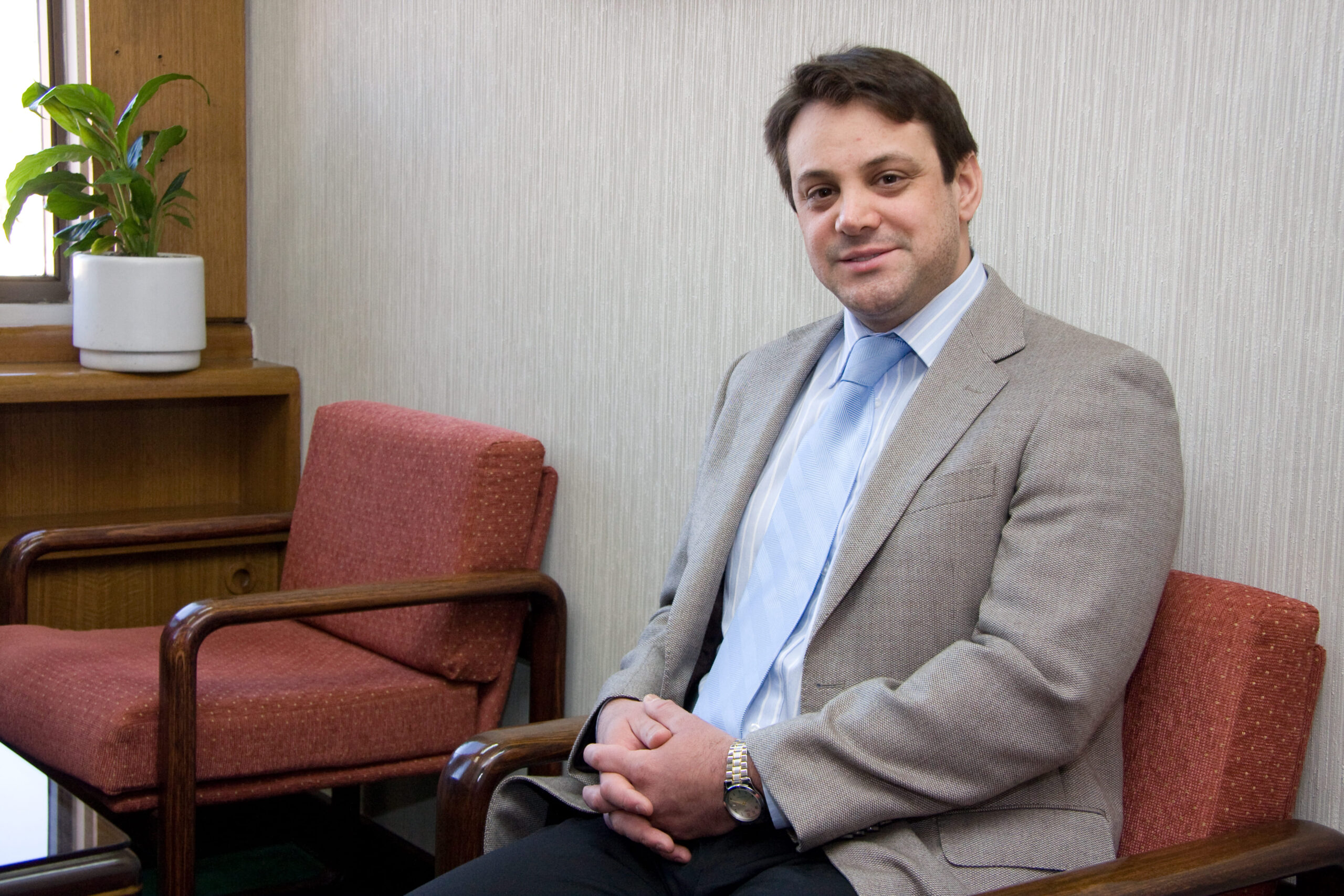 El diputado Gaspar Rivas presentó un proyecto de reforma constitucional que permitiría al Presidente de la República disolver el Congreso Nacional bajo determinadas condiciones.