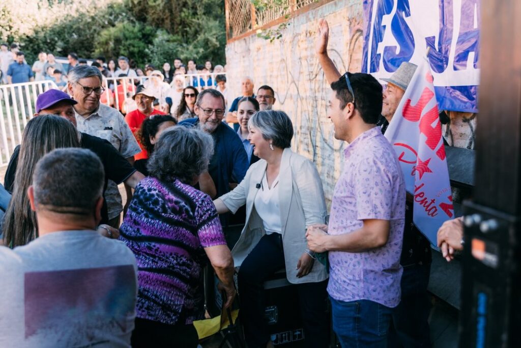La candidata presidencial Jeannette Jara presentó 14 propuestas para el Gran Valparaíso en una visita a Viña del Mar marcada por actividades con vecinos y autoridades.