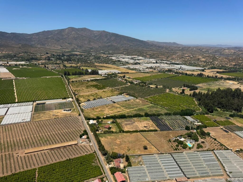 El alcalde de Limache y Carabineros realizaron un sobrevuelo por sectores rurales para identificar puntos críticos y reforzar el Plan Rural de Seguridad ante el crecimiento de nuevas parcelaciones.