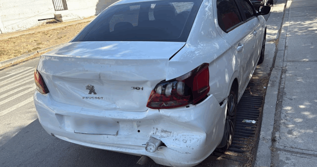 Fiscalía impuso arraigo y suspendió la licencia al hijo del alcalde de Quillota por un choque en estado de ebriedad en Limache. En la audiencia se reveló que mantiene otra causa vigente por un accidente previo.