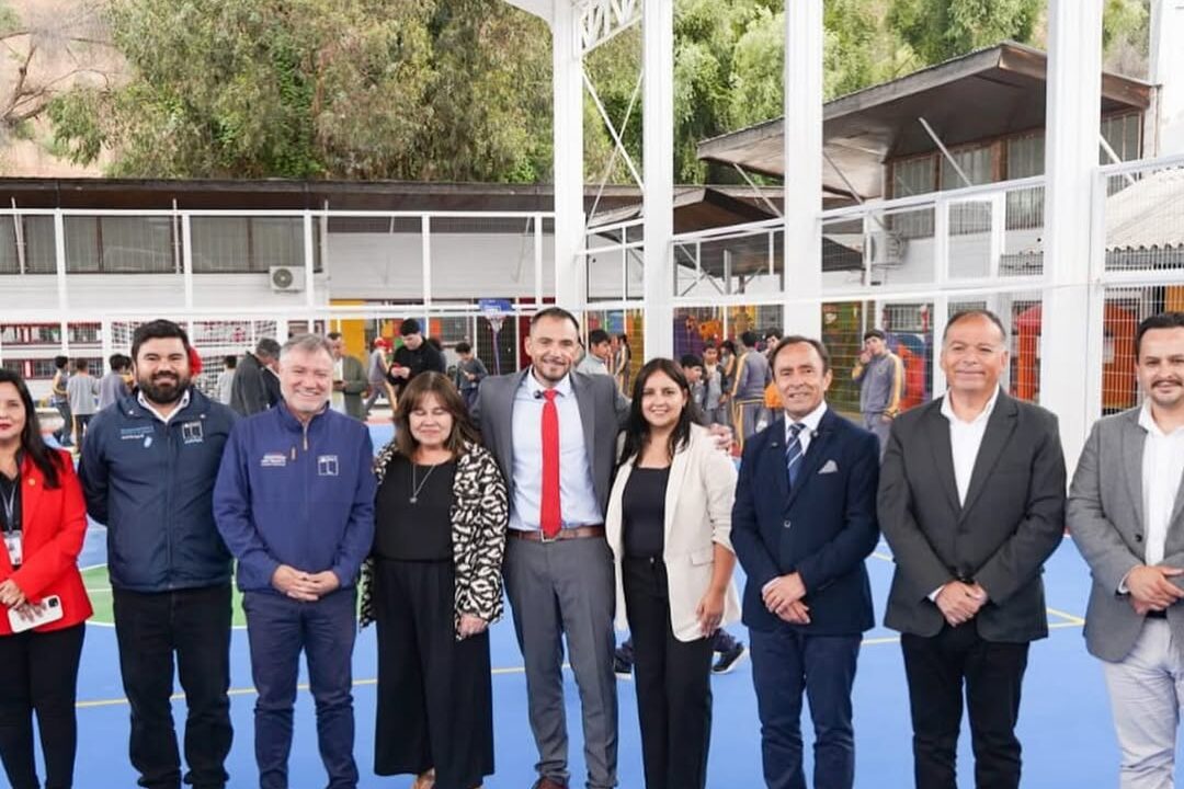 El ministro del Deporte inauguró la nueva multicancha de la Escuela Villa Florida en La Calera, un espacio moderno que mejora la infraestructura deportiva y las oportunidades de aprendizaje.