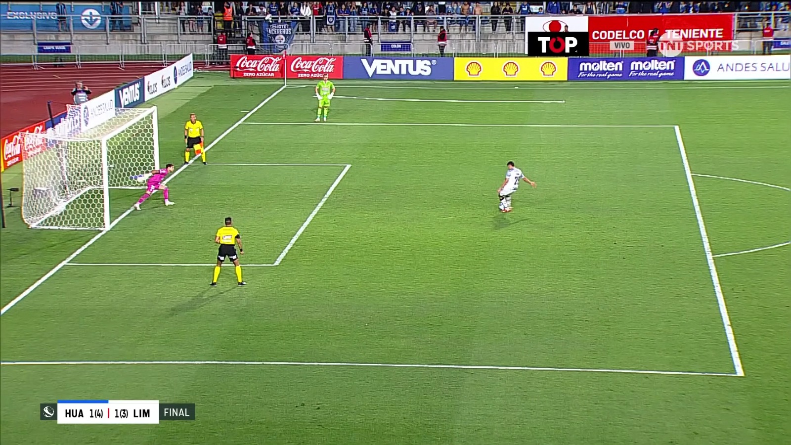 Momento del penal que generó reclamos desde Deportes Limache en la final de la Copa Chile.