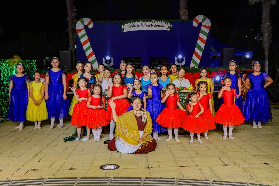 Petorca celebró la Navidad 2025 con una jornada comunitaria en la Plaza de Armas, que incluyó juegos infantiles, un musical del Ballet Municipal y un mercado navideño de emprendedores locales.