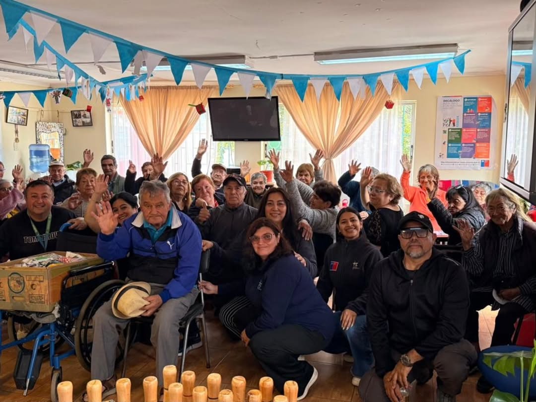 Adultos mayores del Club Rosita Tapia participaron en una jornada de integración organizada por DIDECO Quillota, con actividades recreativas y solidarias.