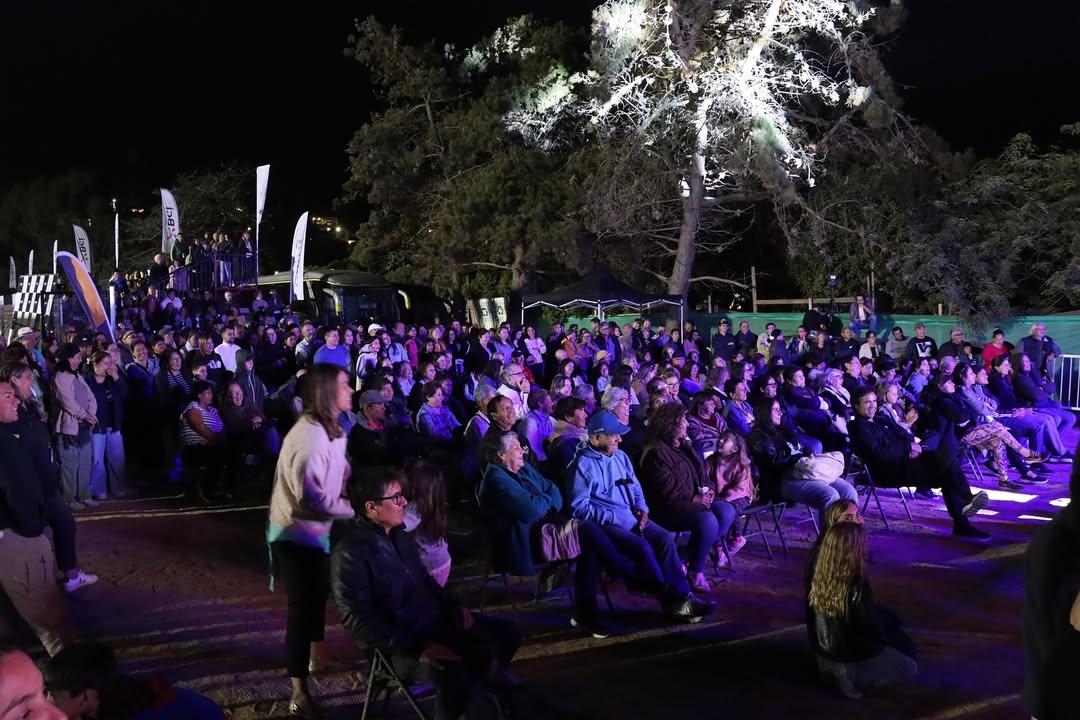 Público participando en el show de Los Viking 5 y Pato Pimienta durante la Semana Cachaguina 2026, con actividades solidarias y recreativas para toda la comunidad.