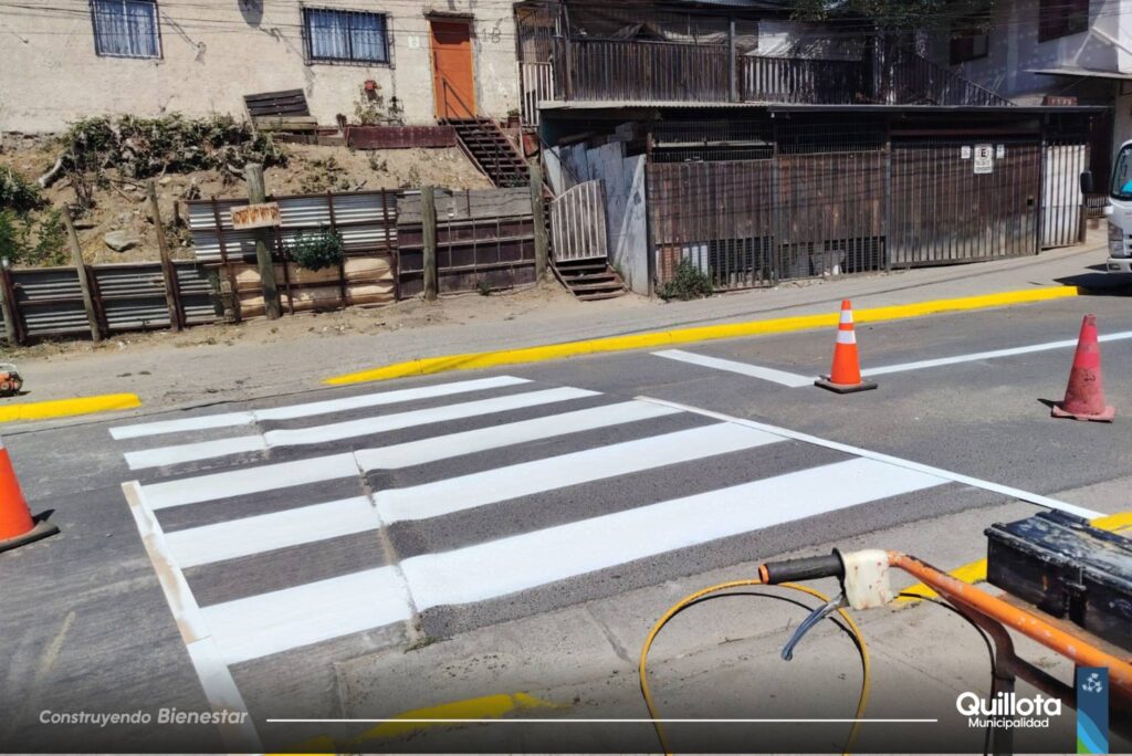 Municipio de Quillota ejecutó trabajos de demarcación vial para fortalecer la seguridad del tránsito.