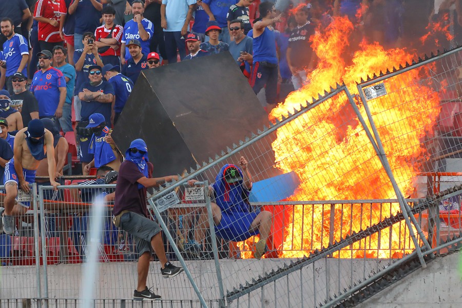 La barra de Universidad de Chile amenazó con boicotear el inicio del fútbol chileno tras sanciones a sus hinchas y apuntó contra la ANFP.