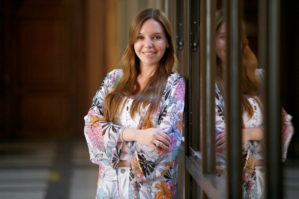 La diputada RN Camila Flores calificó de “miserables” a la izquierda y defendió a los ministros del presidente electo José Antonio Kast ante las críticas de la oposición.