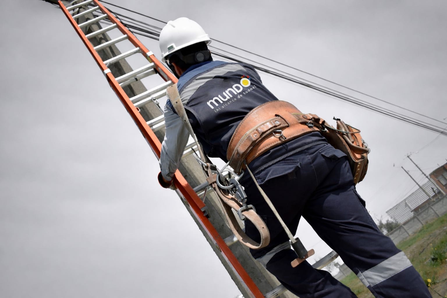Acciones de apoyo de Mundo Telecomunicaciones incluyen conectividad gratuita en albergues y respaldo a centros de coordinación en Biobío y Ñuble.