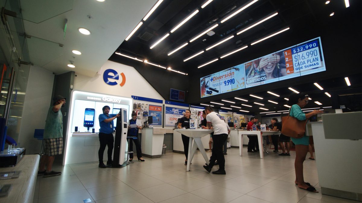 Al menos seis jóvenes protagonizaron un turbazo en la tienda Entel de Quillota, ubicada en calle O’Higgins. La PDI quedó a cargo de las diligencias.