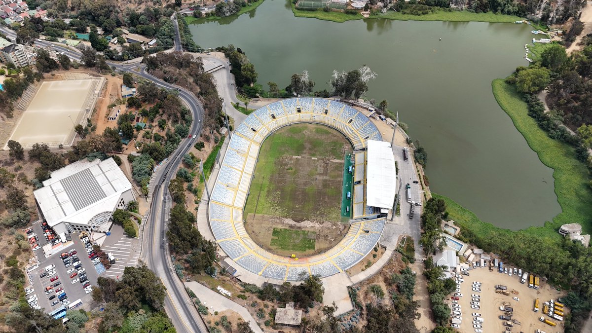 El Estadio Sausalito inició trabajos de restauración de su césped tras el concierto de Chayanne. El municipio aseguró que la cancha estará lista para el partido entre Everton y Deportes Limache el 7 de marzo.