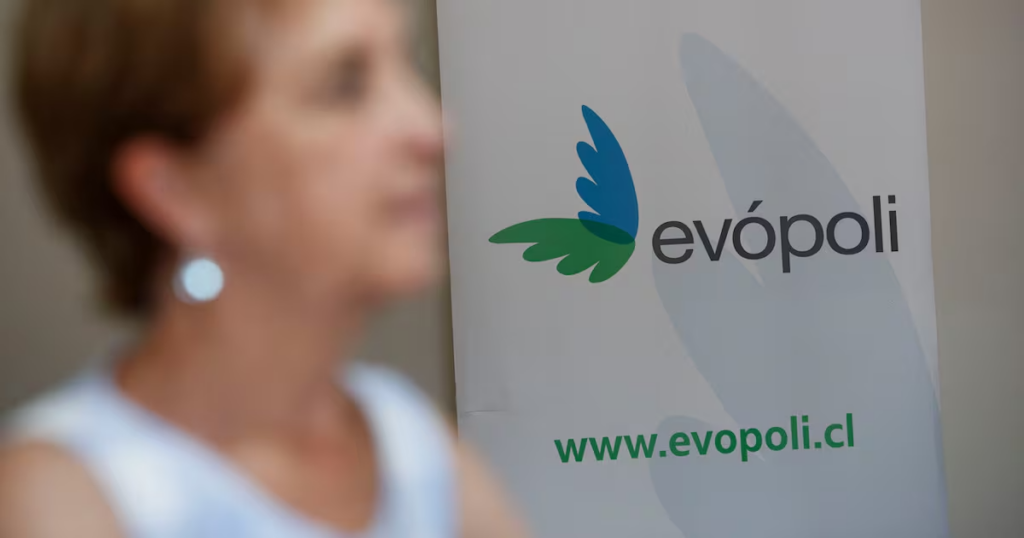 El Servel desestimó los argumentos de Evópoli y la Federación Regionalista Verde Social y ratificó que la ley exige cuatro parlamentarios electos en la última elección para evitar la disolución.