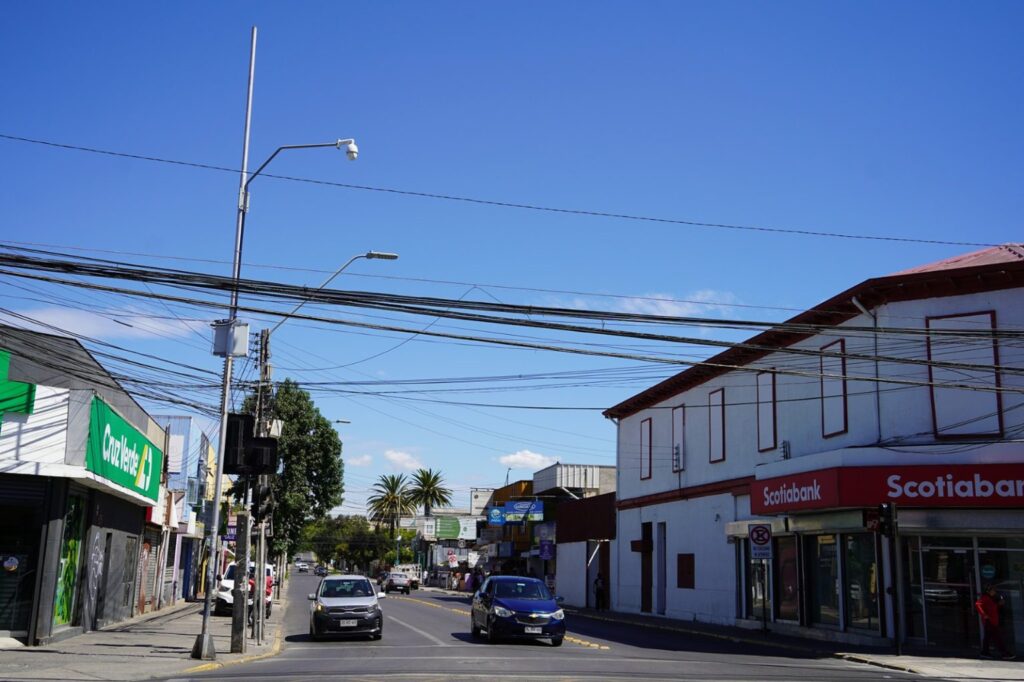 Villa Alemana inició la instalación de 118 cámaras de seguridad con inteligencia artificial para reforzar la prevención del delito y la vigilancia comunal