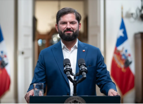 Tras dejar la Presidencia, Gabriel Boric abrió una oficina en Santiago y comenzó a conformar un nuevo equipo con excolaboradoras de su gobierno.