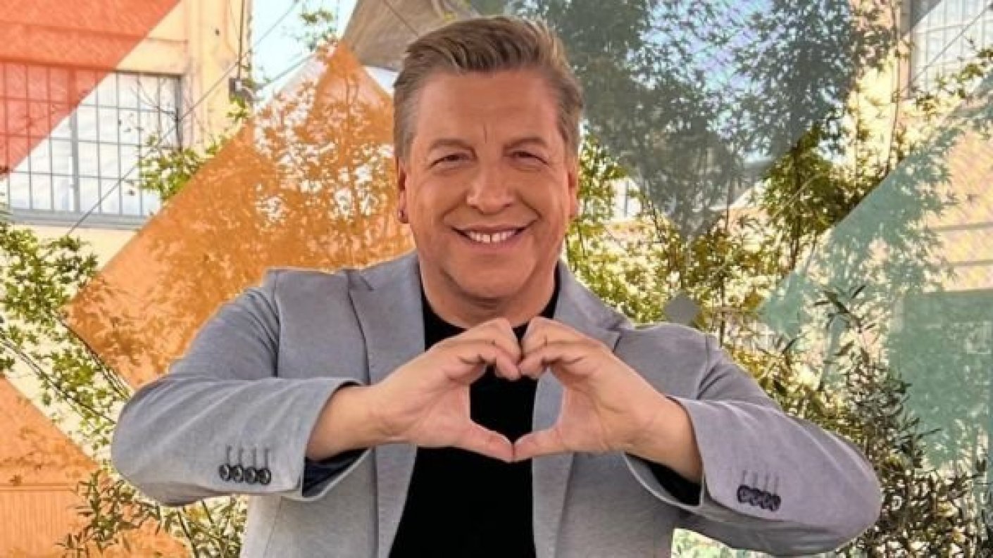 Julio César Rodríguez renuncia a Chilevisión tras más de una década en el canal. Su salida ocurre en medio de rumores de tensiones internas con la nueva administración.