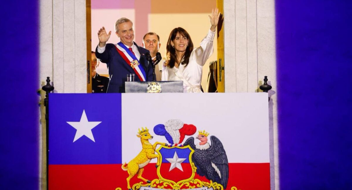 Encuesta Cadem revela que José Antonio Kast inicia su mandato con 56% de apoyo. El cierre de fronteras aparece como la principal promesa identificada por la ciudadanía.