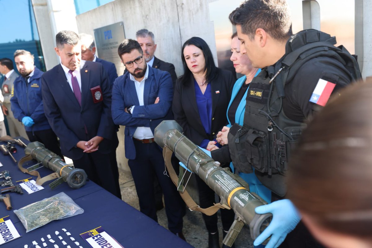 Dos integrantes de la banda “Los Pichulas” quedaron en prisión preventiva tras un operativo en Limache que reveló un arsenal con lanzacohetes de uso militar, armas y droga.