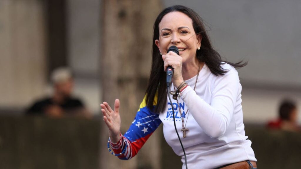 María Corina Machado convocó a un encuentro con venezolanos en Santiago durante su visita a Chile para asistir al cambio de mando presidencial.