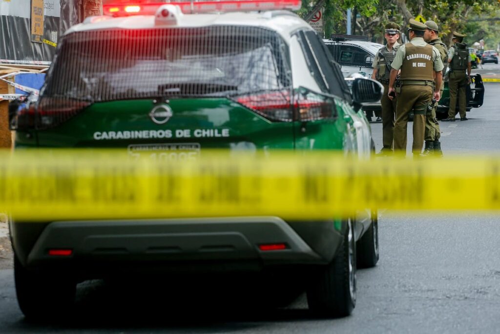 Un niño de 7 años resultó grave tras recibir un disparo durante un violento asalto a una parcela en La Cruz, región de Valparaíso.