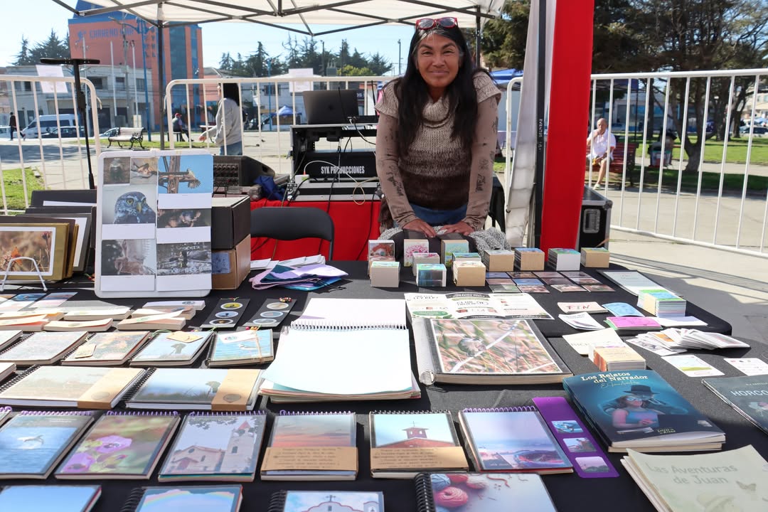 La feria del libro de Quintero 2026 reunió a cientos de vecinos en una jornada cultural con actividades gratuitas, escritores y espectáculos familiares.
