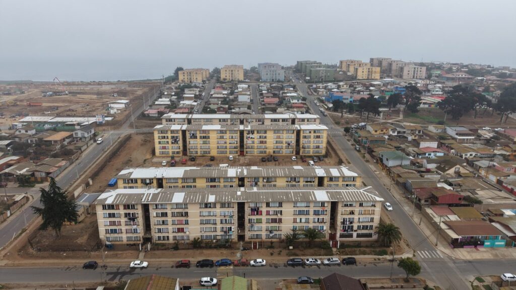 Quintero invertirá más de $200 millones en seguridad para condominios sociales, beneficiando a más de 2 mil vecinos con nuevas obras y mejoras comunitarias.