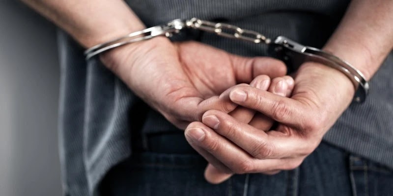 Un hombre quedó en prisión preventiva por el homicidio de un joven en un local de alcoholes en Quillota, tras una violenta agresión.