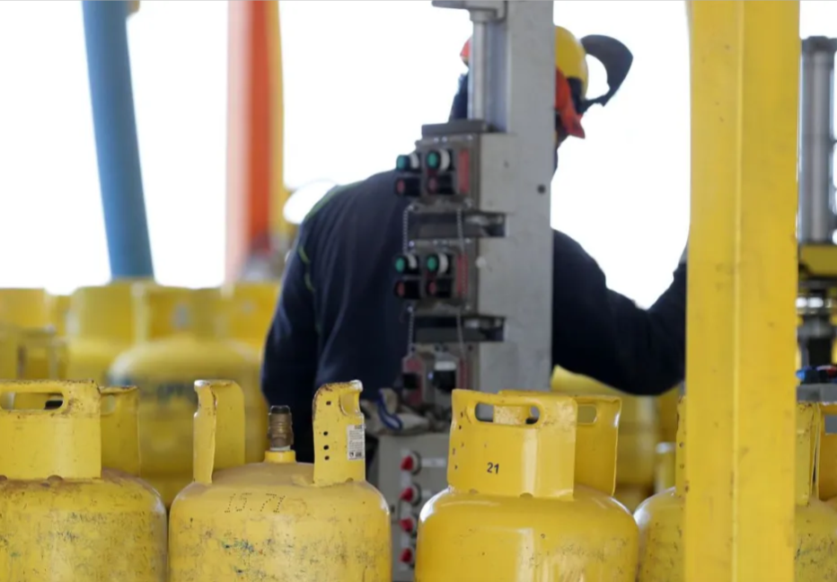 Municipios del país acusan retraso en la entrega de vales de gas comprometidos por el Gobierno y advierten que aún no reciben recursos ni instrucciones para implementar el beneficio.