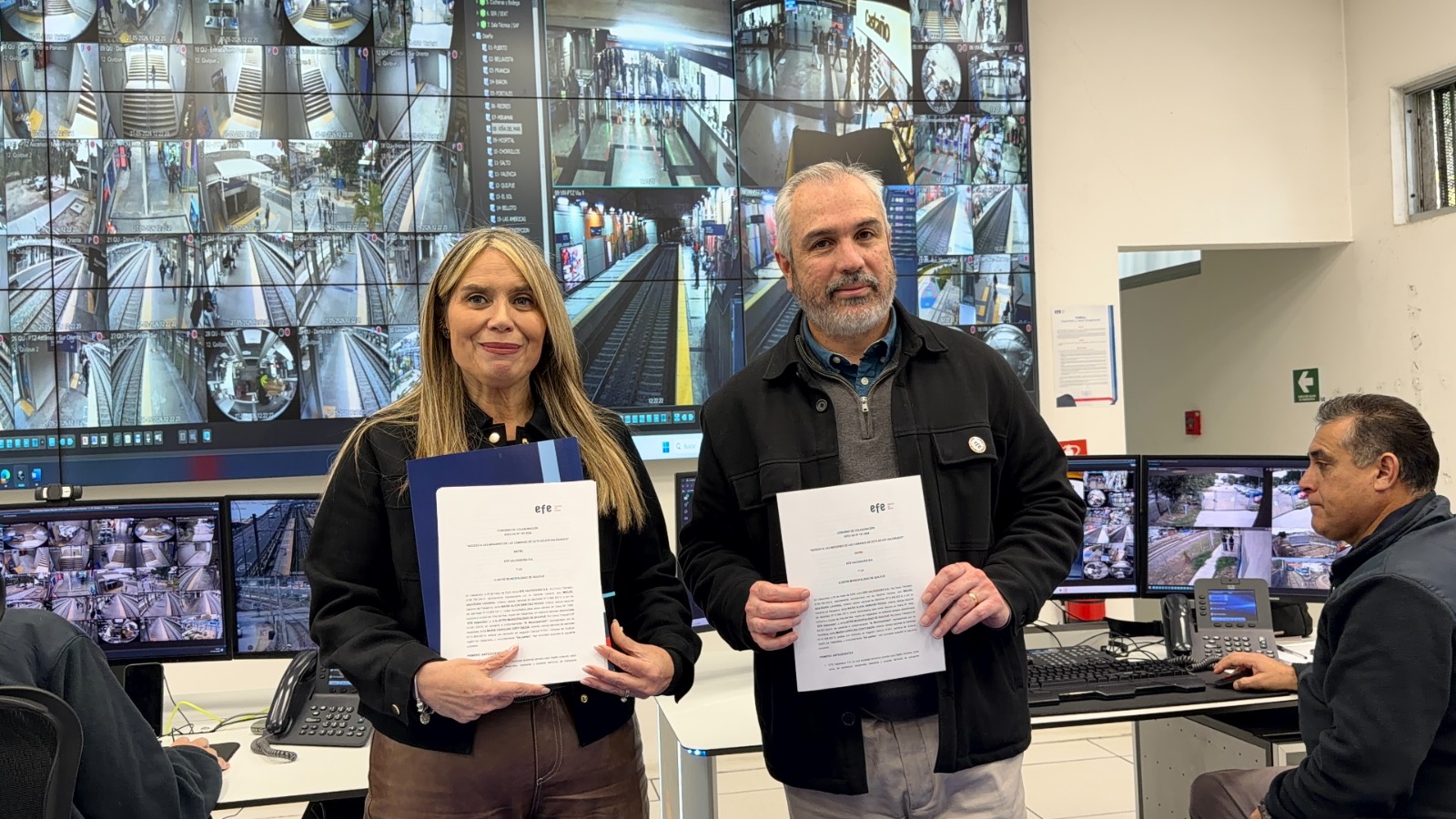 EFE Valparaíso y Quilpué firmaron un convenio para compartir cámaras de seguridad y reforzar la vigilancia en estaciones ferroviarias.