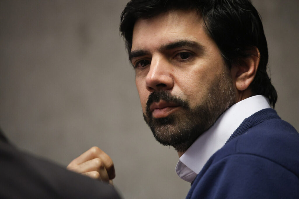 El exdiputado Joaquín Lavín enfrenta formalización por presunto fraude al fisco por más de $100 millones en uso de asignaciones parlamentarias.
