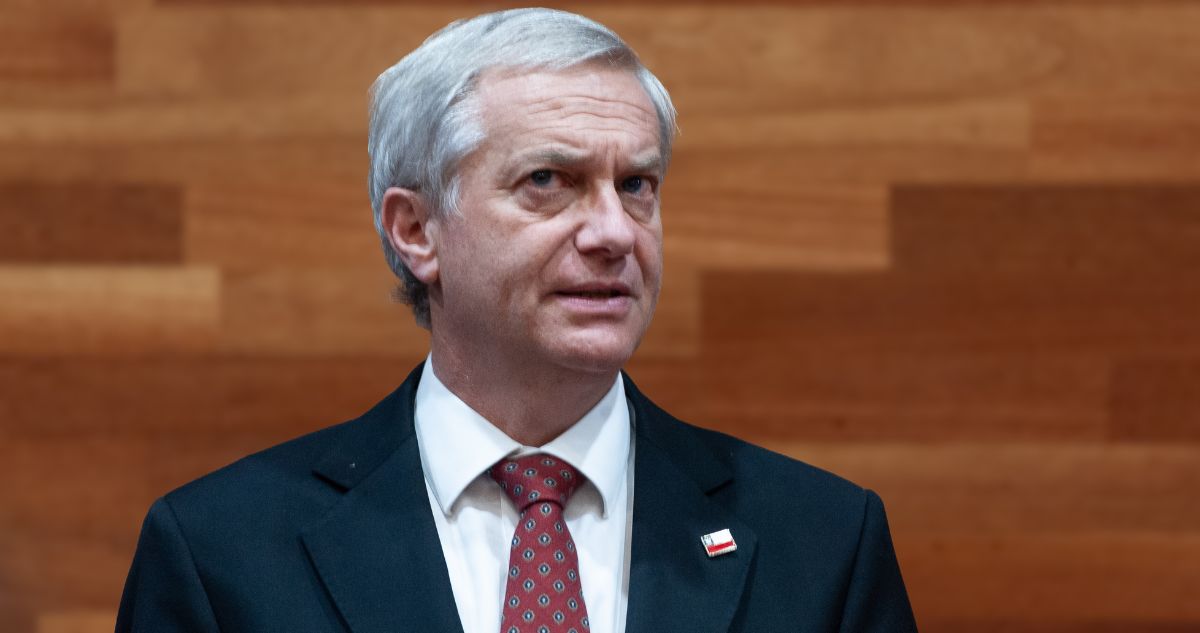 La desaprobación del Presidente José Antonio Kast llegó al 58% en la última encuesta Cadem, en medio de cuestionamientos por seguridad y migración.