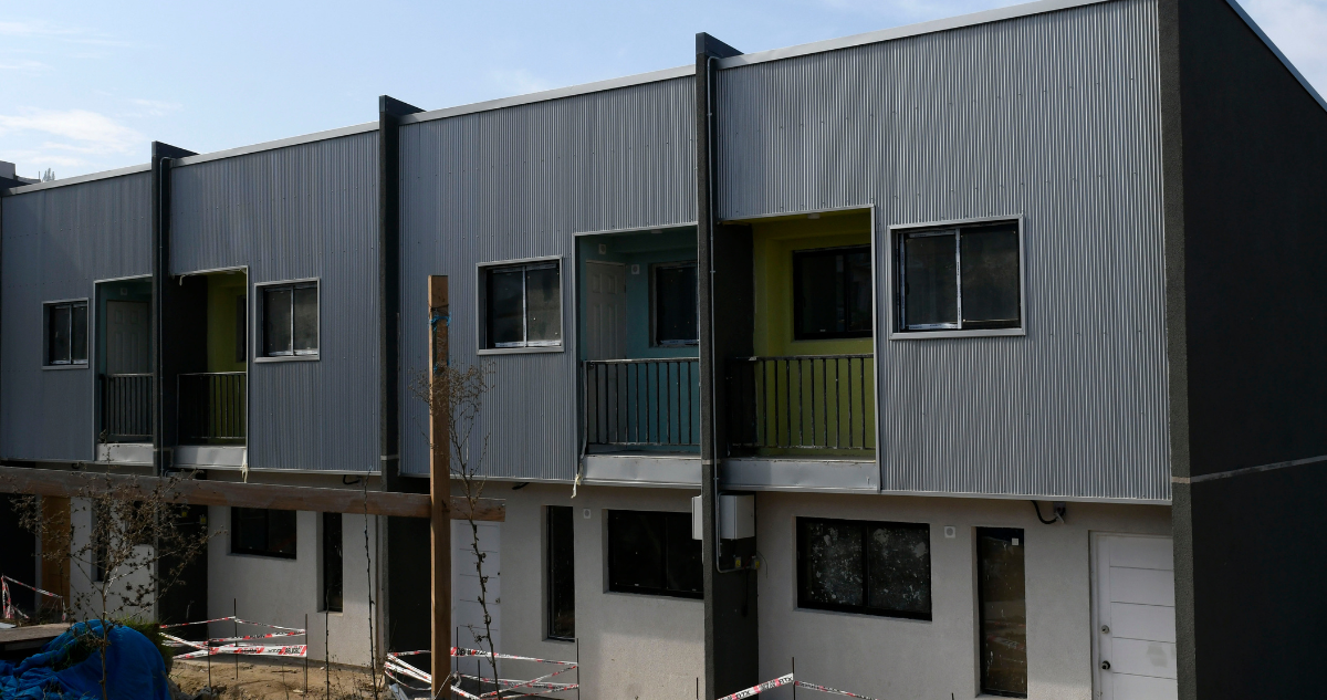 Gobierno aplazó la demolición de viviendas en El Olivar de Viña del Mar, mientras empresa cuestiona legalidad del proceso y acusa irregularidades.
