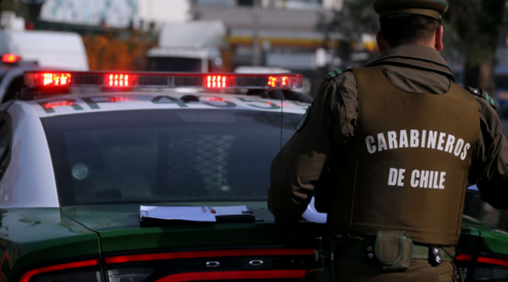 Dos trabajadores y una adolescente resultaron lesionados tras un violento ataque a una residencia de protección en Quillota. Funcionarios denuncian problemas de seguridad y piden medidas urgentes.