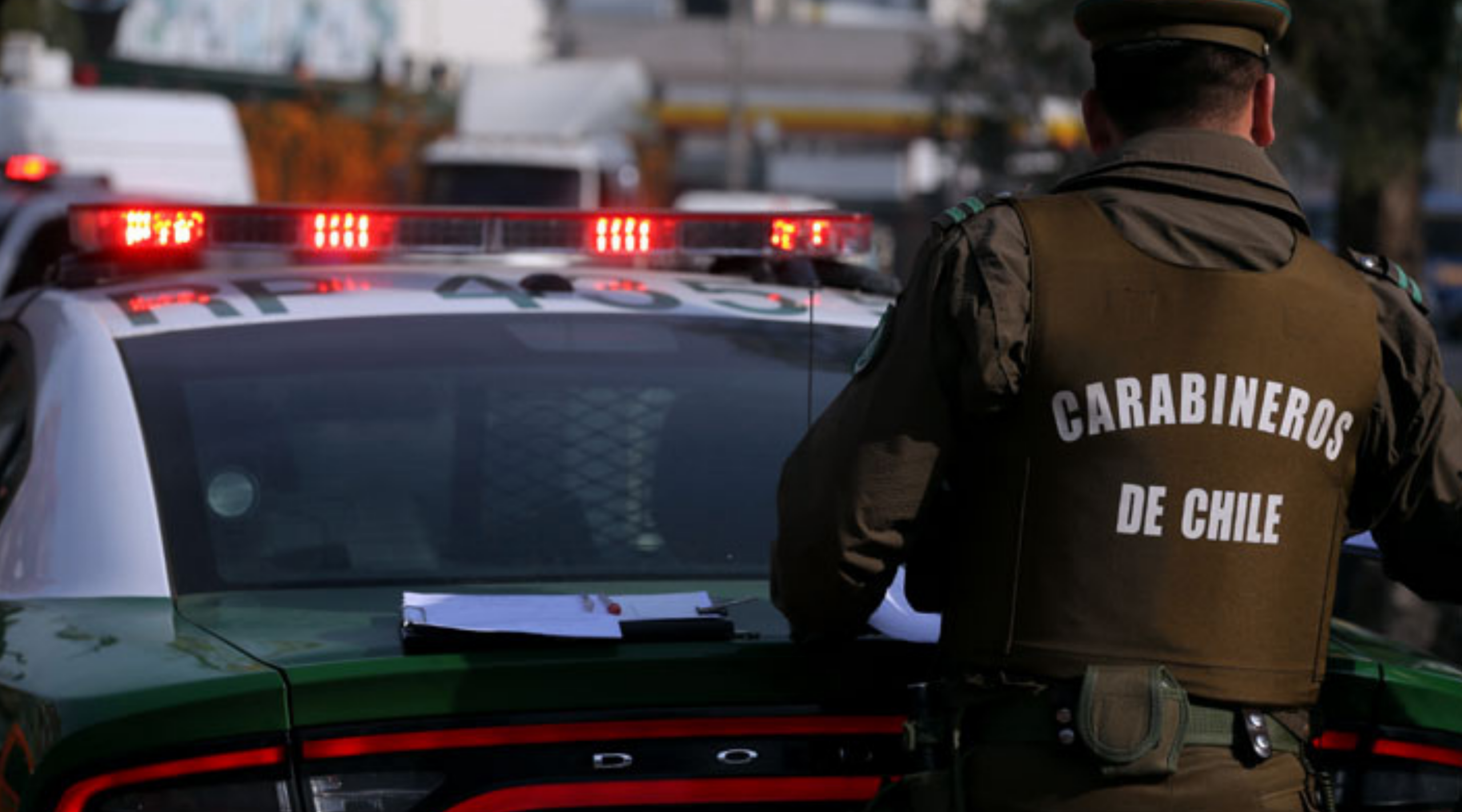 Dos trabajadores y una adolescente resultaron lesionados tras un violento ataque a una residencia de protección en Quillota. Funcionarios denuncian problemas de seguridad y piden medidas urgentes.