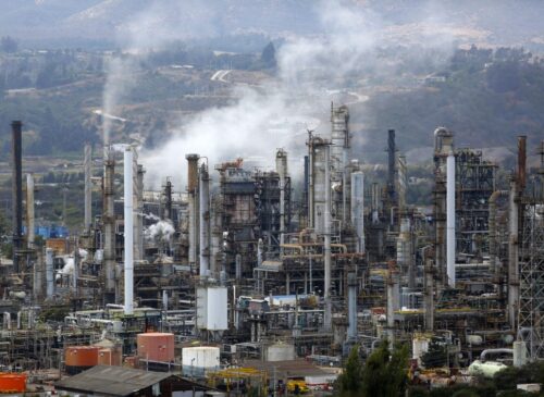 ENAP reconoció haber entregado datos erróneos sobre emisiones ambientales en Concón, Quintero y Puchuncaví. El caso es investigado por la Superintendencia del Medio Ambiente.
