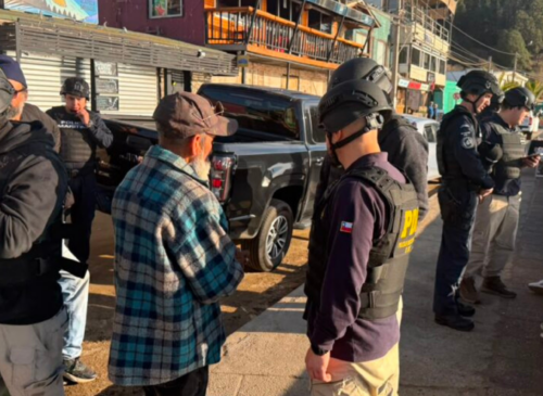 Un operativo de la PDI en Quintero junto a la Armada dejó seis extranjeros denunciados por situación migratoria irregular y dos personas detenidas por órdenes vigentes.