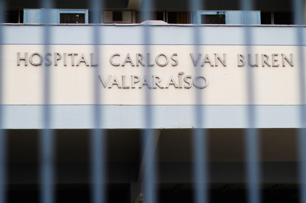 Un hombre de 39 años quedó en riesgo vital en Quillota tras ser agredido por vecinos luego de amenazar de muerte a su hermana, causar daños y protagonizar disturbios en el sector.