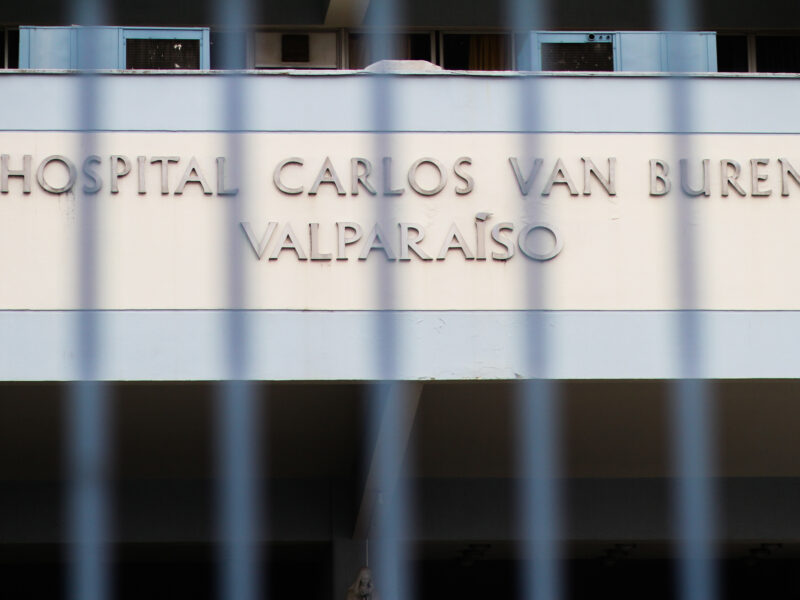 Un hombre de 39 años quedó en riesgo vital en Quillota tras ser agredido por vecinos luego de amenazar de muerte a su hermana, causar daños y protagonizar disturbios en el sector.