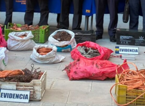 La PDI detuvo a 20 personas acusadas de integrar una banda dedicada al robo de baterías de litio, cobre y equipos tecnológicos en Los Andes y San Felipe. El perjuicio supera los $744 millones.