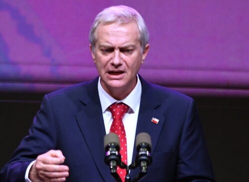 José Antonio Kast enfrentó pifias y reclamos durante el Encuentro Nacional de Alcaldes en La Serena. El mandatario pidió respeto y defendió el diálogo ante las críticas.