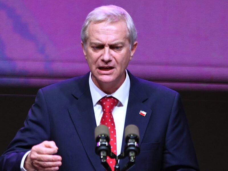 José Antonio Kast enfrentó pifias y reclamos durante el Encuentro Nacional de Alcaldes en La Serena. El mandatario pidió respeto y defendió el diálogo ante las críticas.