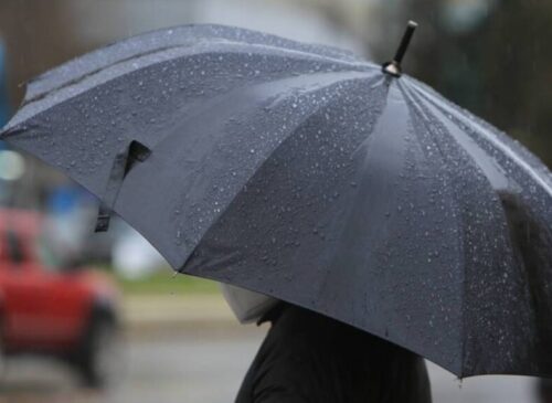 Un sistema frontal en la Región de Valparaíso dejará lluvias, viento y bajas temperaturas durante esta semana. Además, se prevé un nuevo frente para el fin de semana.