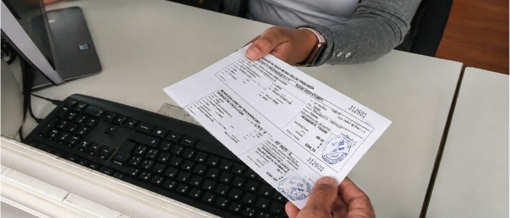 Contraloría detectó 11.329 permisos de circulación otorgados irregularmente en 36 municipios de la Región de Valparaíso. Valparaíso, Viña del Mar, La Calera y Quillota figuran entre las comunas observadas.
